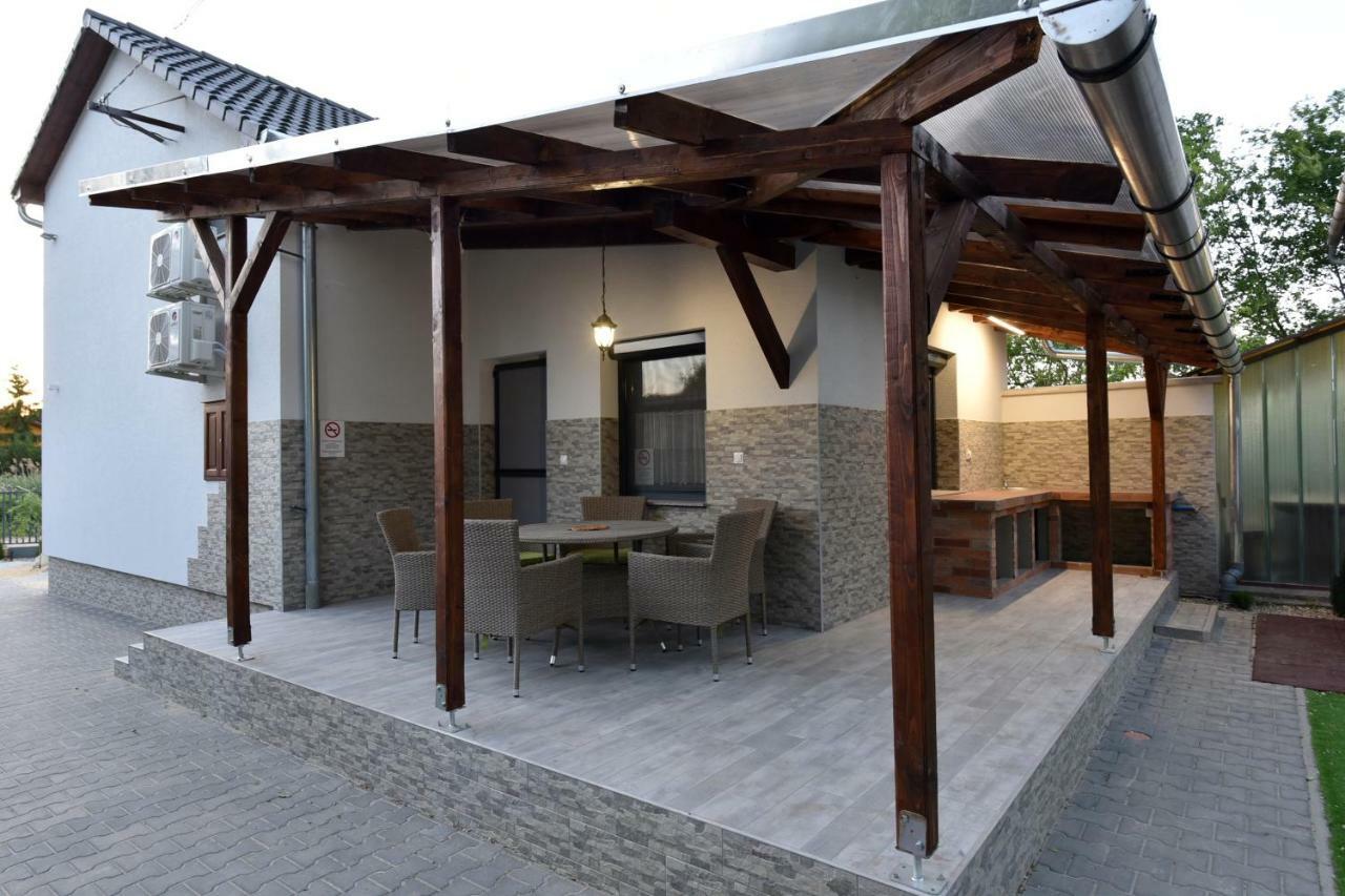 Siraly Apartman Hajdunanas Exterior photo