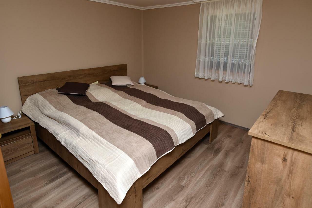 Siraly Apartman Hajdunanas Exterior photo