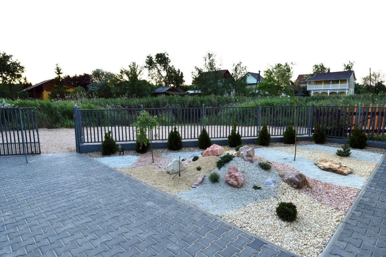 Siraly Apartman Hajdunanas Exterior photo