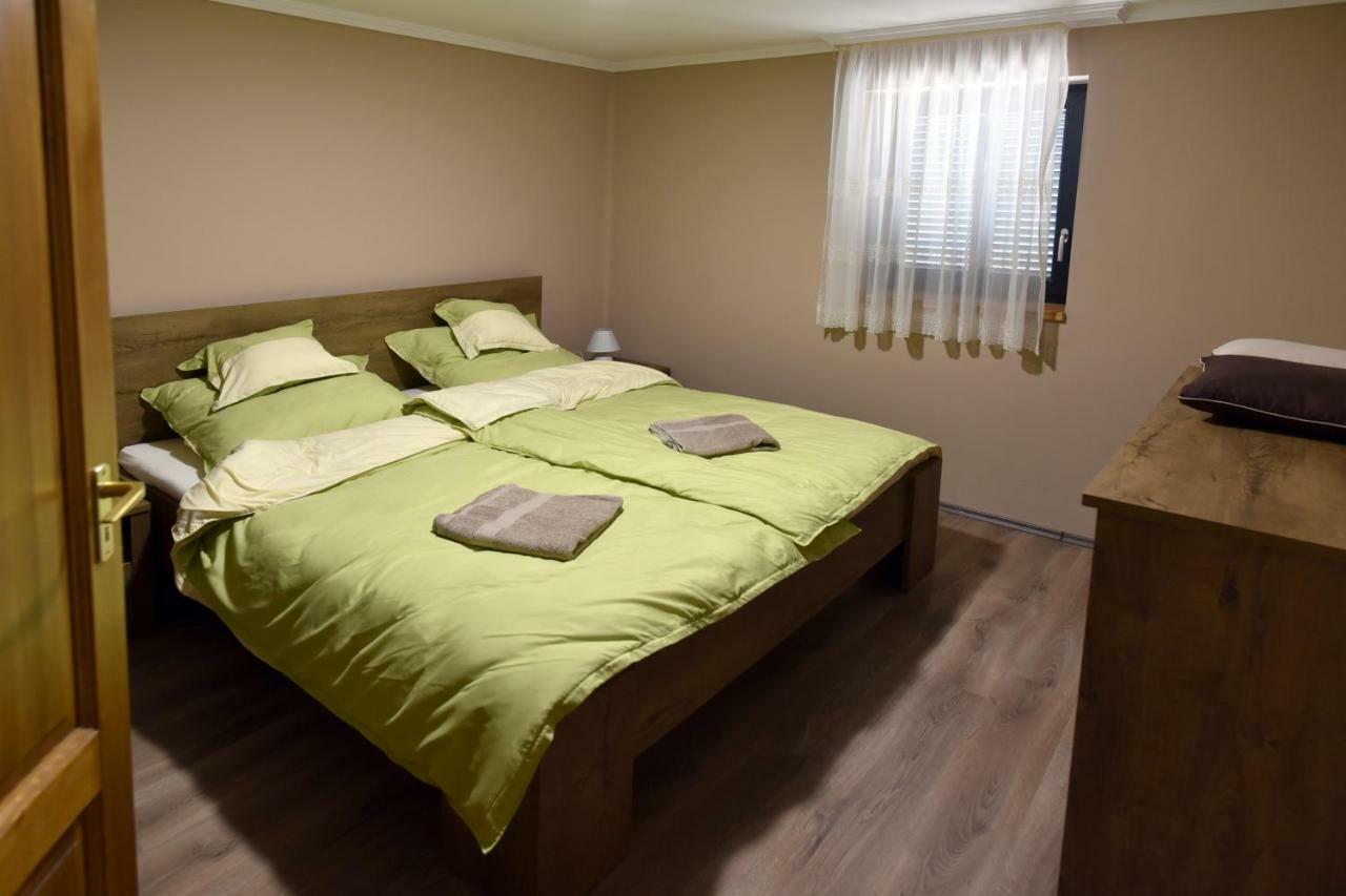 Siraly Apartman Hajdunanas Exterior photo